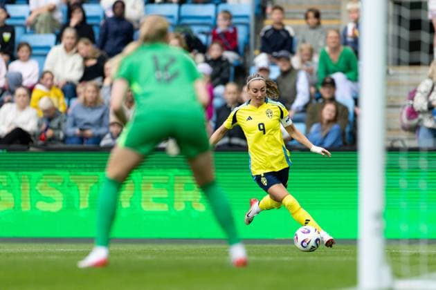 Oslo, Norway, June 26th 2025: Kosovare Asllani (9 Sweden) controls the ball during the International Friendly, Länderspiel, Nationalmannschaft football match between Norway and Sweden at Ullevaal Stadium in Oslo, Norway. (Ane Frosaker SPP) Copyright: xAnexFrosakerx xSPPx spp-en-AnFrSp-_80A8267
