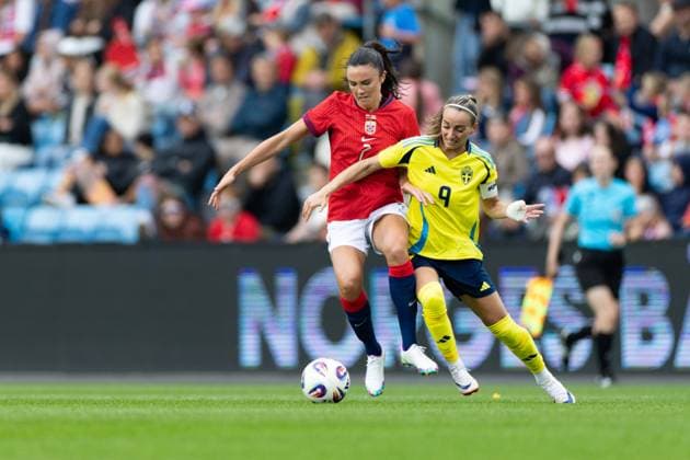 Oslo, Norway, June 26th 2025: Ingrid Syrstad Engen (7 Norway) and Kosovare Asllani (9 Sweden) battle for the ball during the International Friendly, Länderspiel, Nationalmannschaft football match between Norway and Sweden at Ullevaal Stadium in Oslo, Norway. (Ane Frosaker SPP) Copyright: xAnexFrosakerx xSPPx spp-en-AnFrSp-_80A8309