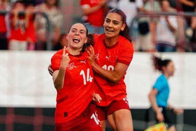 Sport Bilder des Tages Winterthur, Switzerland, June 26th 2025: Smilla Vallotto (14 Switzerland) celebrating her first goal for the 3:1 with Meriame Terchoun (10 Switzerland) during the Women s International Friendlies - Switzerland v Czech Republic at Stadium Schützenwiese in Winterthur, Zurich. (Mike Wiss SPP) Copyright: xMikexWissx xSPPx spp-en-MiWiSp-176