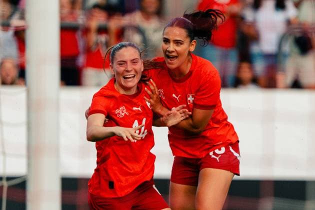 Winterthur, Switzerland, June 26th 2025: Smilla Vallotto (14 Switzerland) celebrating her first goal for the 3:1 with Meriame Terchoun (10 Switzerland) during the Women s International Friendlies - Switzerland v Czech Republic at Stadium Schützenwiese in Winterthur, Zurich. (Mike Wiss SPP) Copyright: xMikexWissx xSPPx spp-en-MiWiSp-177