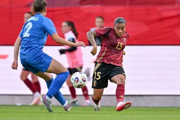 250626 BELGIUM VS GREECE Mariam Toloba (15) of Belgium pictured during a friendly game between the national teams of Belgium, called the Red Flames, and Greece ahead of the European Championship, EM, Europameisterschaft in Switzerland 2025, on Thursday 26 June 2025 in Molenbeek , Belgium . PHOTO SPORTPIX David Catry Molenbeek Brussels Belgium  Copyright: xSportpix.bex xDavidxCatryxDavidxCatryx