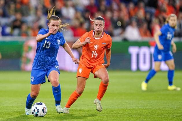 2025-06-26 Netherlands v Finland - Women s International Friendly, Länderspiel, Nationalmannschaft Match KOOI STADION, NETHERLANDS - JUNE 26: Oona Siren of Finland battles for possession with Jackie Groenen of the Netherlands during the Women s International Friendly Match match between Netherlands and Finland at Leeuwarden on June 26, 2025 in Kooi Stadion, Netherlands. Kooi Stadion Leeuwarden Netherlands Content not available for redistribution in The Netherlands directly or indirectly through any third parties. Copyright: xAndrexWeeningx