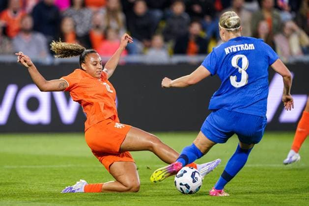 2025-06-26 Netherlands v Finland - Women s International Friendly, Länderspiel, Nationalmannschaft Match KOOI STADION, NETHERLANDS - JUNE 26: Chasity Grant of the Netherlands battles for possession with Eva Nystrom of Finland during the Women s International Friendly Match match between Netherlands and Finland at Leeuwarden on June 26, 2025 in Kooi Stadion, Netherlands. Kooi Stadion Leeuwarden Netherlands Content not available for redistribution in The Netherlands directly or indirectly through any third parties. Copyright: xAndrexWeeningx