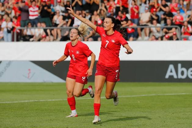 Frauen Schweiz - Tschechien Torjubel Riola Xhemaili (Schweiz) 26.06.2025 Winterthur, SCHWEIZ, Fussball Frauen Freundschaftsspiel Schweiz - Tschechien Torjubel Riola Xhemaili (Schweiz) nach dem Treffer zum 1:0
