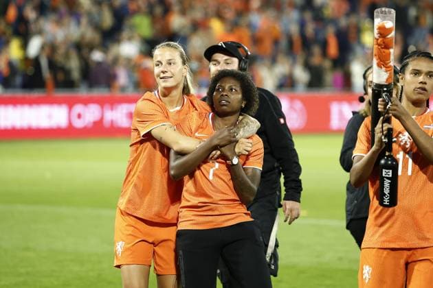 LEEUWARDEN - (l-r) Lynn Wilms of Holland women, Lineth Beerensteyn of Holland women during the European Championship, EM, Europameisterschaft practice match between the Netherlands and Finland at the SC Cambuur stadium on June 26, 2025 in Leeuwarden, Netherlands. ANP ROBIN VAN LONKHUIJSEN xVIxANPxSportx xxANPxIVx 530542810 originalFilename: 530542810.jpg