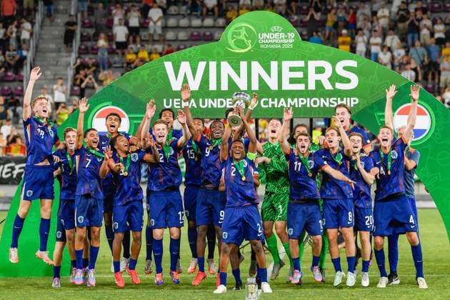 Sport Themen der Woche KW26 Sport Bilder des Tages Bucharest - 26-06-2025, Giulesti Stadium. UEFA UEFA U19 Euro2025. Final, Spain U19 - Netherlands U19. Netherlands players celebrates after winning the match 0-1 and becoming European champions U19 2025 Spain U19 - Netherlands U19  x29905246x Copyright: