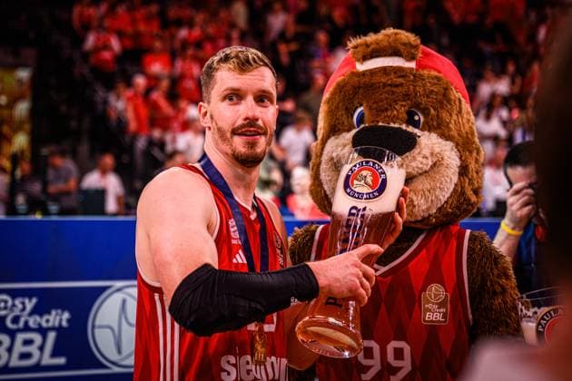 Sport Bilder des Tages Neu Ulm, Deutschland, 26.06.2025: Andreas Obst (FC Bayern München Basketball) gestikuliert, gestik waehrend des Basketball Bundesliga Finale Playoffs Spiel 5 Spiels zwischen FC Bayern München Basketball vs ratiopharm ulm in der ratiopharm Arena am 26. Juni 2025 in Neu Ulm, Deutschland. (Foto von Harry Langer DeFodi Images) ratiopharm Arena, Germany, 26.06.2025: Andreas Obst (FC Bayern München Basketball) gestures during the Basketball Bundesliga Finale Playoffs Spiel 5 match between FC Bayern München Basketball vs ratiopharm ulm at Neu Ulm on June 26, 2025 in ratiopharm Arena, Germany. (Photo by Harry Langer DeFodi Images) (Photo by Harry Langer DeFodi Images)