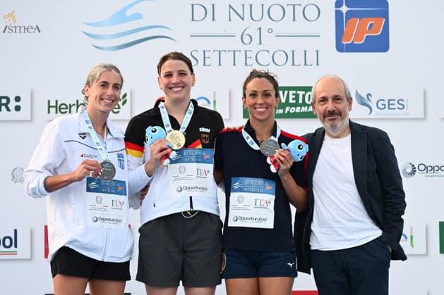 Bilder des Jahres 2025, Sport 06 Juni Sport Bilder des Tages NTOUNTOUNAKI Anna (GRE), KOEHLER Angelina (GER) and DI PIETRO Silvia (ITA) partecipates in Day 1 of the 61 Settecolli International Swimming at Foro Italico in Rome, Italy on June 26, 2025.  Copyright: xDomenicoxCippitelli IPAxSportx xipa-agency.netx xx IPA_59516260 IPA_Agency_IPA59516260