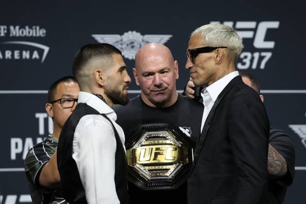Sport Themen der Woche KW26 Sport Bilder des Tages Spanish-Georgian fighter Ilia Topuria (L) faces Brazilian Charles Oliveira during a press conference, PK, Pressekonferenz in Las Vegas, United States, 26 June 2025. Topuria and Oliveira will face each other next Saturday in Las Vegas, where they will fight for the lightweight title at UFC 317. Topuria promises to knock out Oliveira as UFC moves closer to Spain !ACHTUNG: NUR REDAKTIONELLE NUTZUNG!  Copyright: xOctavioxGuzmánx AME8916 20250627-55017247705_1