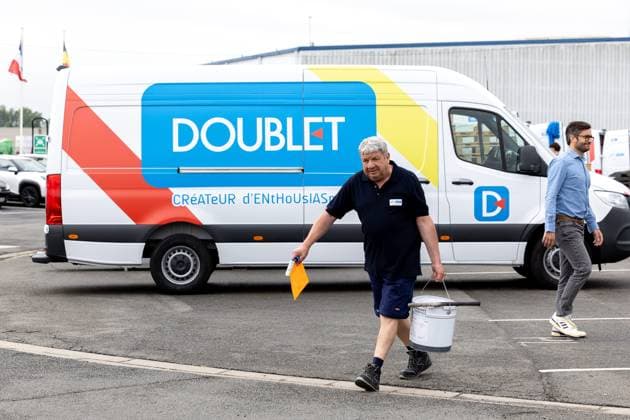 TOUR DE FRANCE 2025 - L EFFACEUR DU TOUR DE DOUBLET PHOTOPQR VOIX DU NORD PASCAL BONNIERE ; 27 06 2025 ; AVELIN 27.06.2025 Patrick Dancoisne, l effaceur du tour de France de la societe Doublet. Transformation de dessin ou des messages politique . Photo Pascal Bonniere La voix Du Nord- French cycling race Tour de France 2025 takes place from th to 27th july 2025 Patrick Dancoisne, the eraser of the Tour de France from the Doublet company. Transformation of drawings or political messages HAUTS DE FRANCE France  Copyright: xPHOTOPQR VOIXxDUxNORD MAXPPPxPASCALxBONNIEREx 20250627VDN9296 20250627VDN9296