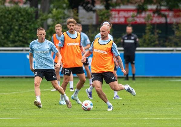 Fussball, Herren, Saison 2025 26, 2. Bundesliga, Hertha BSC, Training, v.l. Palko Dardai (Hertha BSC), Marton Dardai (Hertha BSC), Toni Leistner (Hertha BSC), 27.06. 2025,