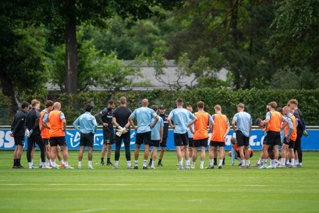 Fussball, Herren, Saison 2025 26, 2. Bundesliga, Hertha BSC, Training, Ansprache im Kreis, 27.06. 2025,