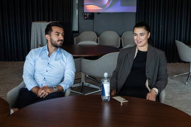 250627 Malmö FF:s assisterande sportchef Maxim Khalil och Zecira Musovic under en presskonferens med Malmö FF där hon presenteras som nyförvärv den 27 juni 2025 i Malmö. Copyright: MATSxJAVERUD BB250627BB261
