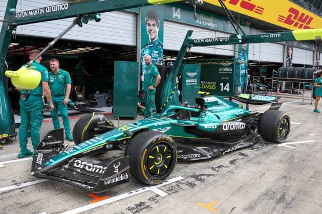 Auto von Fernando Alonso (Aston Martin Aramco 14) in der Boxengasse, 1 Freies Training, Grosser Preis von Oesterreich, Motorsport, Herren, Formel 1, 27.06.2025 Spielberg Steiermark Oesterreich