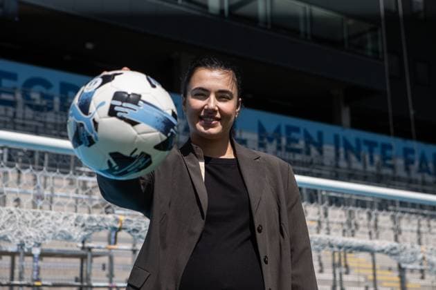 250627 Zecira Musovic poserar för ett porträtt under en presskonferens med Malmö FF där hon presenteras som nyförvärv den 27 juni 2025 i Malmö. Copyright: MATSxJAVERUD BB250627BB271