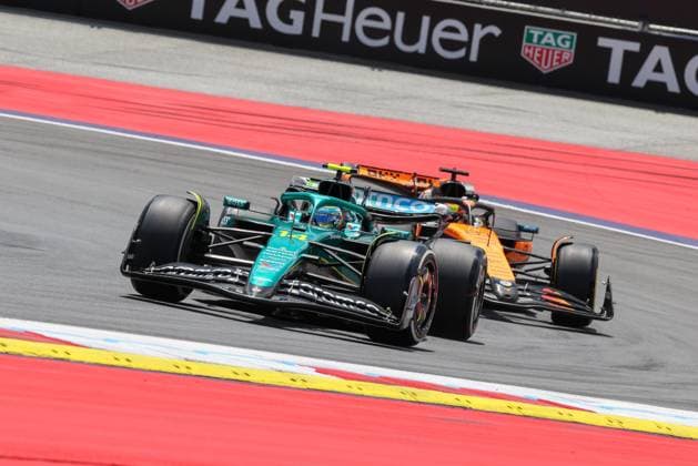Fernando Alonso (Aston Martin Aramco 14), Oscar Piastri (McLaren Formula 1 Team 81), 1 Freies Training, Grosser Preis von Oesterreich, Motorsport, Herren, Formel 1, 27.06.2025 Spielberg Steiermark Oesterreich