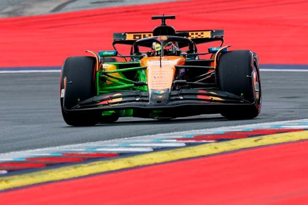 27.06.2025, xsvx, Motorsport FIA Formel 1, Grand Prix von Österreich v.l. FP1 Oscar Piastri (McLaren) Startnummer 81 (FIA REGULATIONS PROHIBIT ANY USE OF PHOTOGRAPHS as IMAGE SEQUENCES and or QUASI-VIDEO) Zeltweg-Spielberg