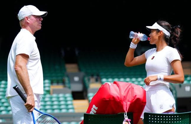 Emma Raducanu practices watched by coach Mark Petchey Wimbledon Tennis Championships, Friday Practice, The All England Lawn Tennis and Croquet Club, London, UK - 27 Jun 2025London The All England Lawn Tennis and United Kingdom  Copyright: xJavierxGarcia Shutterstockx 15371373at