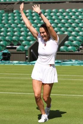 June 27, 2025, London, Celestynow, England: ARYNA SABALENKA during dancing after the practice session before Championships 2025 at Wimbledon AELTC in London. London England - ZUMAc278 20250627_zsp_c278_002 Copyright: xMarcinxCholewinskix