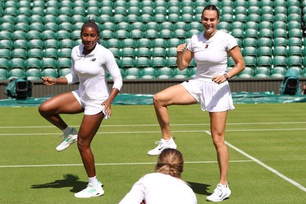 June 27, 2025, London, Celestynow, England: COCO GAUFF of USA and ARYNA SABALENKA during dancing after the practice session before Championships 2025 at Wimbledon AELTC in London. London England - ZUMAc278 20250627_zsp_c278_004 Copyright: xMarcinxCholewinskix
