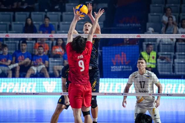 Volleyball - FIVB Men s Volleyball Nations League - Ukraine - Japan - 27.06.2025 Masaki Oya and Illia Kovalov fight for the ball during Mens Volleyball Nations League in Burgas, VNL Copyright: xYulianxTodorovx