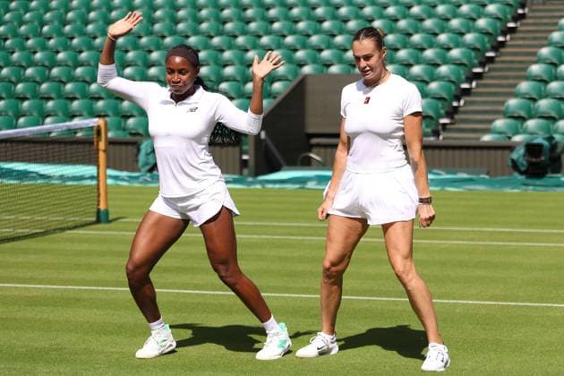 June 27, 2025, London, Celestynow, England: COCO GAUFF of USA and ARYNA SABALENKA during dancing after the practice session before Championships 2025 at Wimbledon AELTC in London. London England - ZUMAc278 20250627_zsp_c278_006 Copyright: xMarcinxCholewinskix