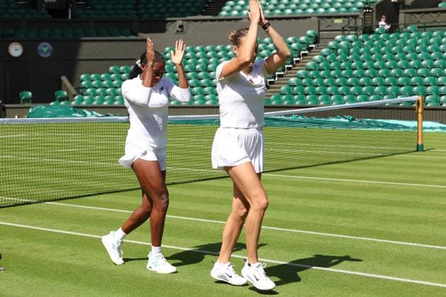 June 27, 2025, London, Celestynow, England: COCO GAUFF of USA and ARYNA SABALENKA during dancing after the practice session before Championships 2025 at Wimbledon AELTC in London. London England - ZUMAc278 20250627_zsp_c278_010 Copyright: xMarcinxCholewinskix
