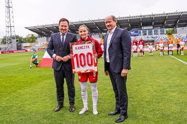 Fußball, Frauen, Länderspiel, Polen - Ukraine 27.06.2025 MIELEC, UL.SOLSKIEGO, STADION IMIENIEM GRZEGORZA LATY PILKA NOZNA KOBIET ( WOMEN S FOOTBALL) ZGRUPOWANIE REPREZENTACJI POLSKI KOBIET PRZED MISTRZOSTWAMI EUROPY KOBIET - uefa women s euro 2025 MECZ TOWARZYSKI REPREZENTACJI KOBIET ( International Friendly, Länderspiel, Nationalmannschaft GAME) MECZ POLSKA - UKRAINA ( GAME POLAND - UKRAINE ) NZ LUKASZ WACHOWSKI, EWELINA KAMCZYK, MIECZYSLAW GOLBA 100 WYSTEPOW W REPREZENTACJI FOTO LUKASZ GROCHALA CYFRASPORT NEWSPIX.PL --- Newspix.pl  20250627cslg1003