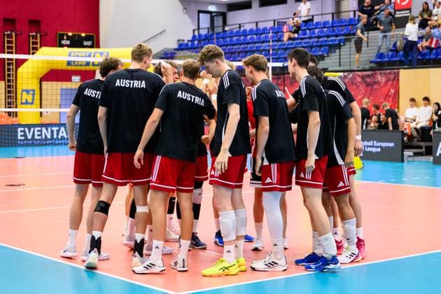 VOLLEYBALL - CEV Silver League AMSTETTEN,AUSTRIA,27.JUN.25 - VOLLEYBALL - CEV European Silver League, OEVV international match, Länderspiel, Nationalmannschaft Austria vs Sweden. Image shows the team of AUT.  GEPAxpictures xDanielaxMoser