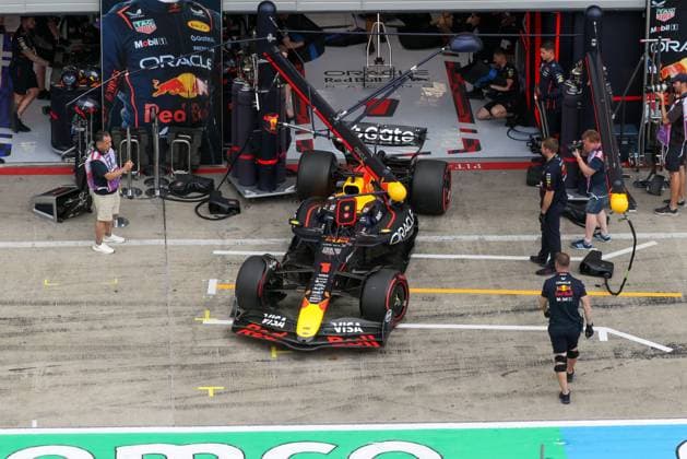 Max Verstappen (Oracle Red Bull Racing 1) faehrt aus der Box, 2 Freies Training, Grosser Preis von Oesterreich, Motorsport, Herren, Formel 1, 27.06.2025 Spielberg Steiermark Oesterreich
