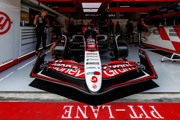 Blick in die Box von Esteban Ocon (MoneyGram Haas F1 Team, 31)), Grosser Preis von Oesterreich, Motorsport, Formel 1, Saison 2025, 27.06.2025 Grosser Preis von Oesterreich, Motorsport, Formel 1, Saison 2025, 27.06.2025 Copyright: xEibner-Pressefoto AlexanderxNeisx EP_ANS