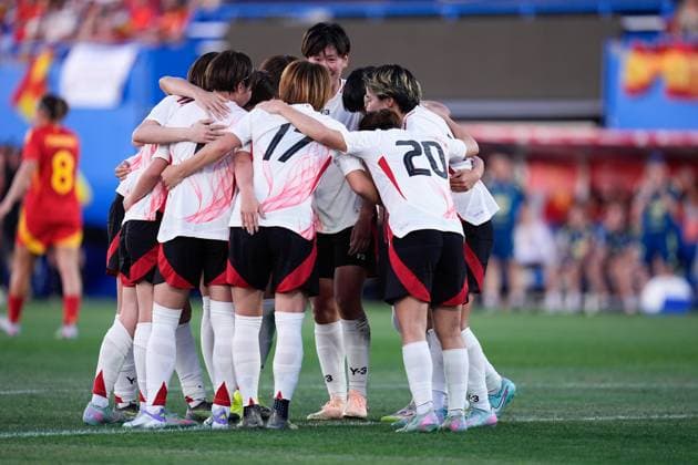 June 27, 2025, Leganes, Madrid, Spain: Mina Tanaka of Japan celebrates a goal with teammates during the Women s International Friendly, Länderspiel, Nationalmannschaft football match played between Spain and Japan at Butarque stadium on June 27, 2025, in Leganes, Madrid, Spain. Leganes Spain - ZUMAa181 20250627_zaa_a181_024 Copyright: xDennisxAgyemanx