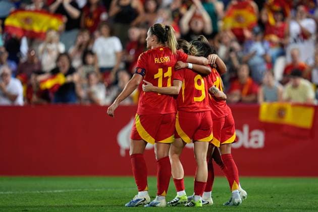 June 27, 2025, Leganes, Madrid, Spain: Vicky Lopez of Spain celebrates a goal with teammates during the Women s International Friendly, Länderspiel, Nationalmannschaft football match played between Spain and Japan at Butarque stadium on June 27, 2025, in Leganes, Madrid, Spain. Leganes Spain - ZUMAa181 20250627_zaa_a181_042 Copyright: xDennisxAgyemanx
