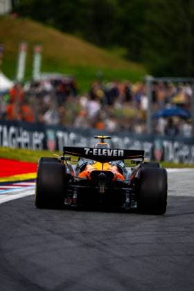 June 27, 2025, Spielberg, Austria: McLaren Formula 1 Team s English driver Lando Norris competes during the free practice two of the Formula 1 Austrian Grand Prix. Spielberg Austria - ZUMAs197 20250627_aaa_s197_064 Copyright: xLucaxMartinix