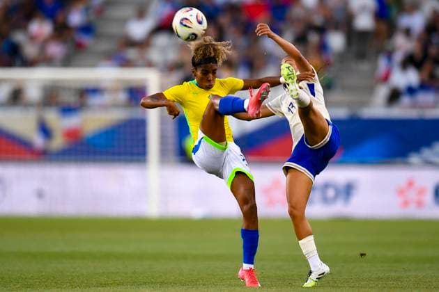 Grenoble, France - June 27: Luany Rosa of Brazil (L) plays against Selma Bacha of France (R) during the Women s International Friendly, Länderspiel, Nationalmannschaft match between France and Brazil at Stade des Alpes on June 27, 2025 in Grenoble, France. (Photo by Eurasia Images) Grenoble Stade des Alpes France