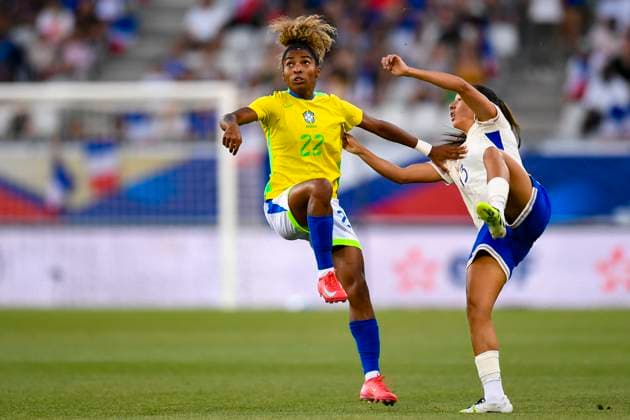 Grenoble, France - June 27: Luany Rosa of Brazil (L) plays against Selma Bacha of France (R) during the Women s International Friendly, Länderspiel, Nationalmannschaft match between France and Brazil at Stade des Alpes on June 27, 2025 in Grenoble, France. (Photo by Eurasia Images) Grenoble Stade des Alpes France