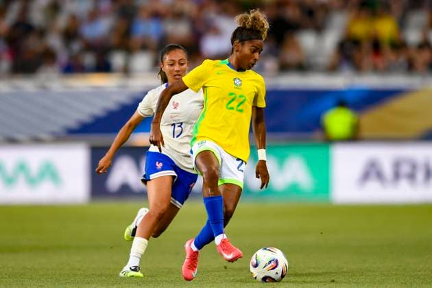 Grenoble, France - June 27: Luany Rosa of Brazil runs with the ball during the Women s International Friendly, Länderspiel, Nationalmannschaft match between France and Brazil at Stade des Alpes on June 27, 2025 in Grenoble, France. (Photo by Eurasia Images) Grenoble Stade des Alpes France