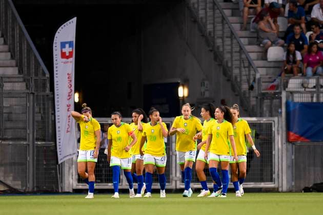 Grenoble, France - June 27: Brazil players celebrate another goal during the Women s International Friendly, Länderspiel, Nationalmannschaft match between France and Brazil at Stade des Alpes on June 27, 2025 in Grenoble, France. (Photo by Eurasia Images) Grenoble Stade des Alpes France