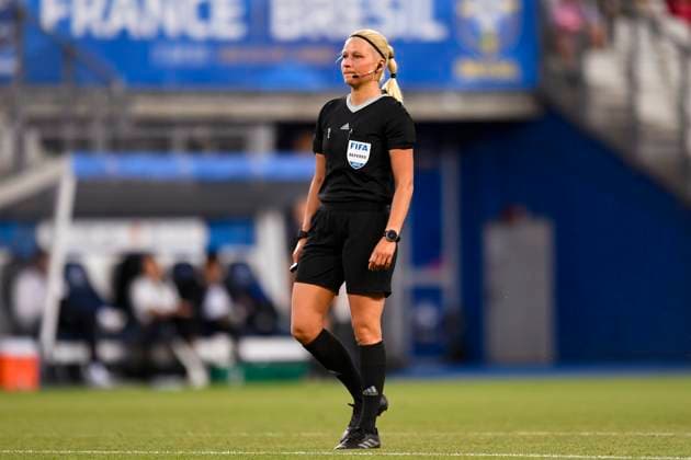 Grenoble, France - June 27: Referee Ewa Augustyn walks in the field during the Women s International Friendly, Länderspiel, Nationalmannschaft match between France and Brazil at Stade des Alpes on June 27, 2025 in Grenoble, France. (Photo by Eurasia Images) Grenoble Stade des Alpes France