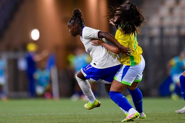 Grenoble, France - June 27: Sandy Baltimore of France (L) is challenged by Mariza Silva of Brazil (R) during the Women s International Friendly, Länderspiel, Nationalmannschaft match between France and Brazil at Stade des Alpes on June 27, 2025 in Grenoble, France. (Photo by Eurasia Images) Grenoble Stade des Alpes France