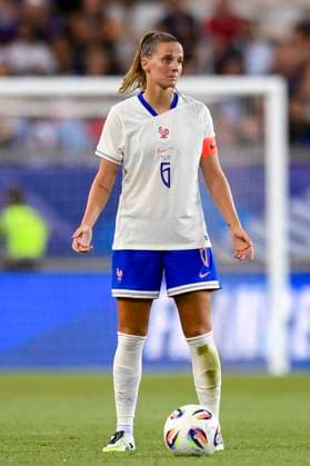 Grenoble, France - June 27: Sandie Toletti of France looks to pass the ball during the Women s International Friendly, Länderspiel, Nationalmannschaft match between France and Brazil at Stade des Alpes on June 27, 2025 in Grenoble, France. (Photo by Eurasia Images) Grenoble Stade des Alpes France