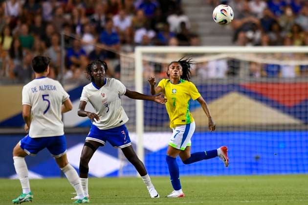 Grenoble, France - June 27: Kerolin Nicoli of Brazil (R) plays against Thiniba Samoura of France (L) during the Women s International Friendly, Länderspiel, Nationalmannschaft match between France and Brazil at Stade des Alpes on June 27, 2025 in Grenoble, France. (Photo by Eurasia Images) Grenoble Stade des Alpes France