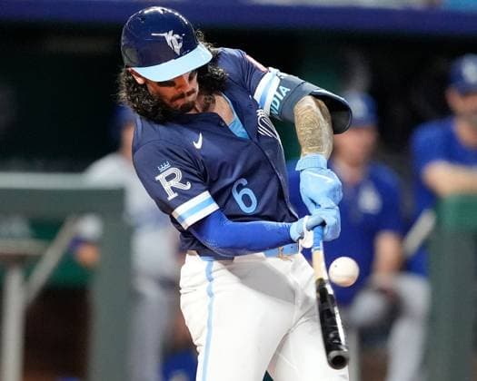 June 27, 2025: Kansas City Royals second base Jonathan India (6) drives a pitch to center field against the Dodgers at Kauffman Stadium Kansas City, Missouri. CSM. Kansas City United States - ZUMAc04_ 20250627_zma_c04_008 Copyright: xJonxRobichaudx