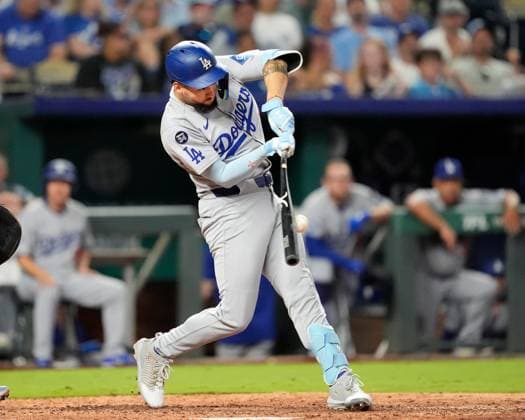 June 27, 2025: Los Angeles Dodgers outfielder Andy Pages (44) makes contact with a pitch against the Royals at Kauffman Stadium Kansas City, Missouri. CSM. Kansas City United States - ZUMAc04_ 20250627_zma_c04_027 Copyright: xJonxRobichaudx