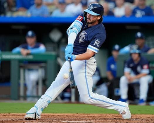 June 27, 2025: Kansas City Royals first base Vinnie Pasquantino (9) drives a pitch against the Dodgers at Kauffman Stadium Kansas City, Missouri. CSM. Kansas City United States - ZUMAc04_ 20250627_zma_c04_029 Copyright: xJonxRobichaudx