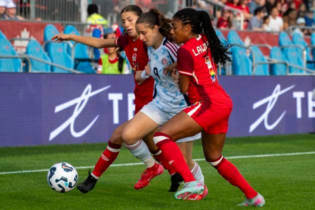 June 27, 2025, Toronto, Ontario, Canada: Marie Levasseur 30 (L) of Canada, MaroÂa Paula Salas 9 (C) of Costa Rica and Ashley Lawrence 10 (R) of Canada in action during an International Friendly, Länderspiel, Nationalmannschaft match at BMO Field on June 27, 2025 in Toronto, Ontario, Canada. The game ended 4-1 for Canada. Toronto Canada - ZUMAm154 20250627_zap_m154_032 Copyright: xAngelxMarchinix