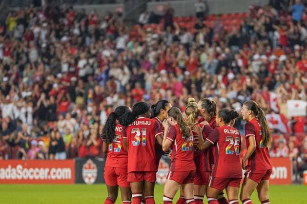 June 27, 2025, Toronto, Ontario, Canada: Canada women s national team, Nationalteam celebrate Emma Regan 25 of Canada fourth teamÃ¢â‚¬â ¢s goal during the International Women s Friendly match between Canada and Costa Rica at BMO Field. on June 27, 2025 in Toronto, Canada. Toronto Canada - ZUMAe321 20250627_zsa_e321_007 Copyright: xLeonardoxRamirezx
