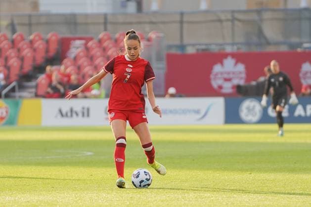June 27, 2025, Toronto, Ontario, Canada: Julia Grosso 7 of Canada kick the ball during the International Women s Friendly match between Canada and Costa Rica at BMO Field. on June 27, 2025 in Toronto, Canada. Toronto Canada - ZUMAe321 20250627_zsa_e321_021 Copyright: xLeonardoxRamirezx