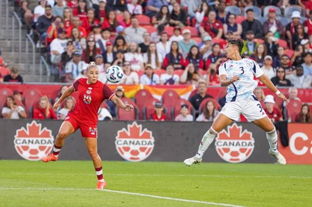 June 27, 2025, Toronto, Ontario, Canada: Adriana Leon 19 of Canada plays the ball during the International Women s Friendly match between Canada and Costa Rica at BMO Field. on June 27, 2025 in Toronto, Canada. Toronto Canada - ZUMAe321 20250627_zsa_e321_029 Copyright: xLeonardoxRamirezx