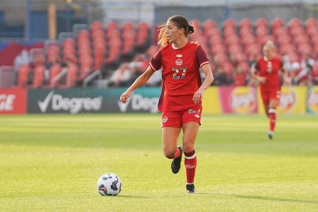 June 27, 2025, Toronto, Ontario, Canada: Holly Ward 27 of Canada plays the ball during the International Women s Friendly match between Canada and Costa Rica at BMO Field. on June 27, 2025 in Toronto, Canada. Toronto Canada - ZUMAe321 20250627_zsa_e321_051 Copyright: xLeonardoxRamirezx